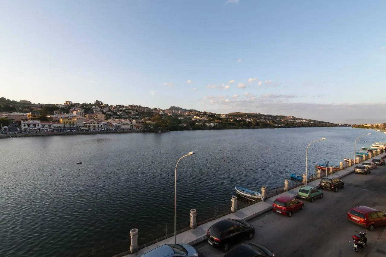 Case Panoramiche sul Lago Messina 0*,