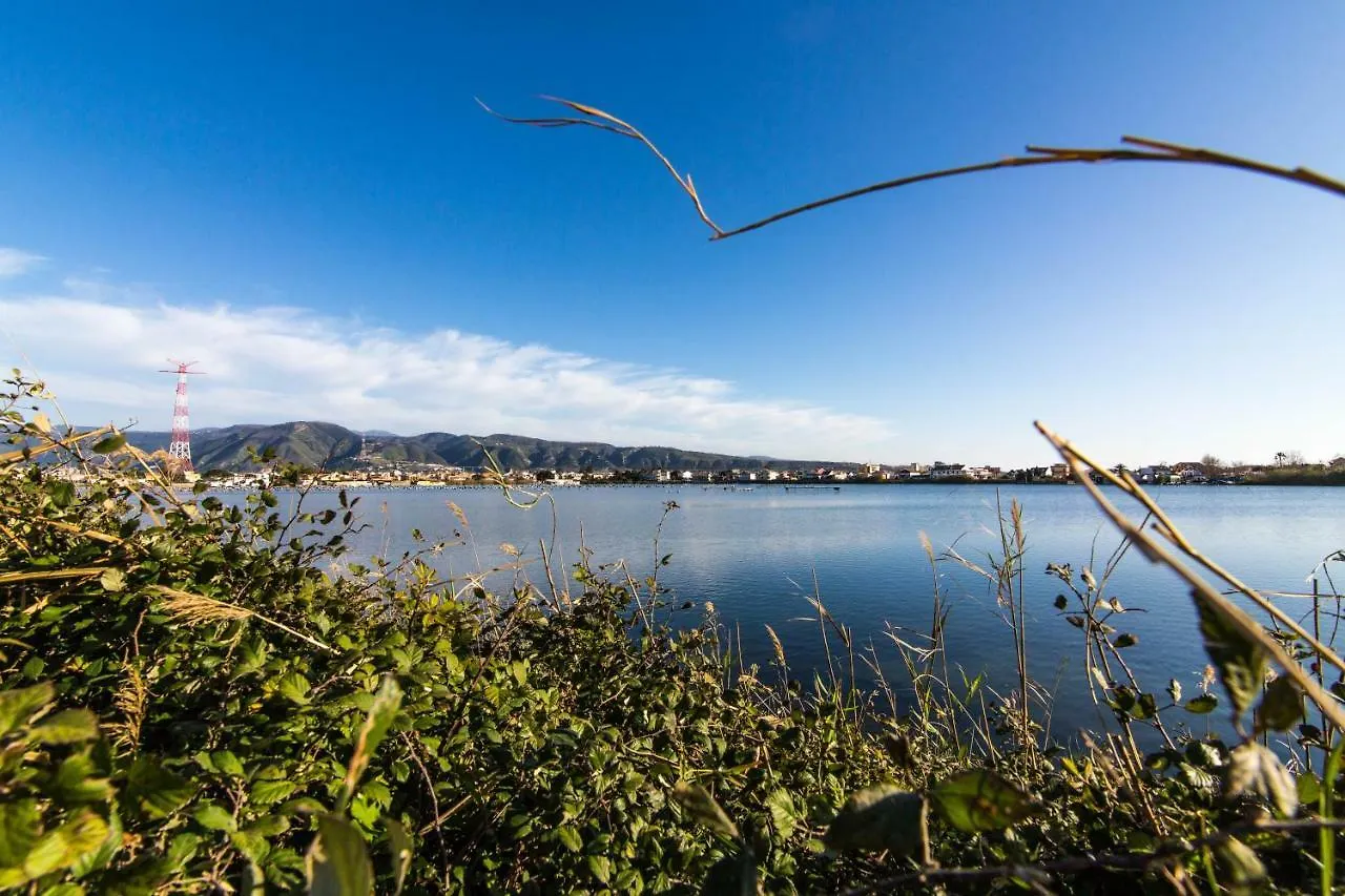Case Panoramiche sul Lago Messina Italia